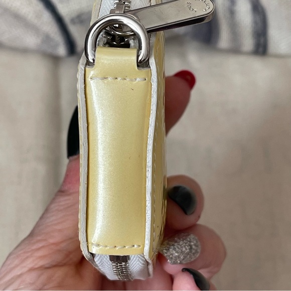 LOUIS VUITTON ⭐️VERNIS PORT MONNAIE FLOCON MM PERLE W/UNBRANDED WRISTLET CHAIN⭐️ - Picture 5 of 17